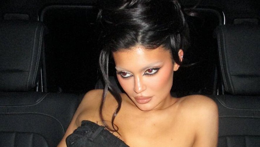 Le look "succube chic" s'immisce de plus en plus dans les esthétiques des influenceuses, comme Kylie Jenner.