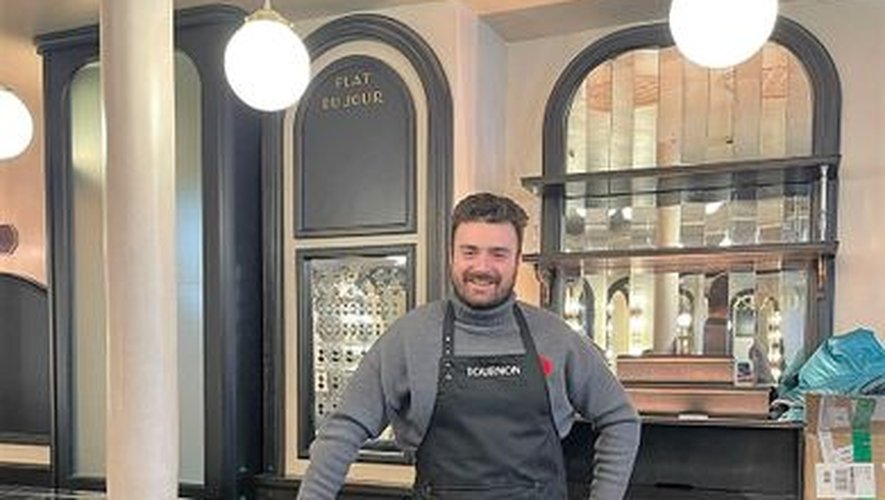 Troisième génération de restaurateurs, Adrien perpétue avec le Tournon, – "brasserie chic" – l’héritage familial.