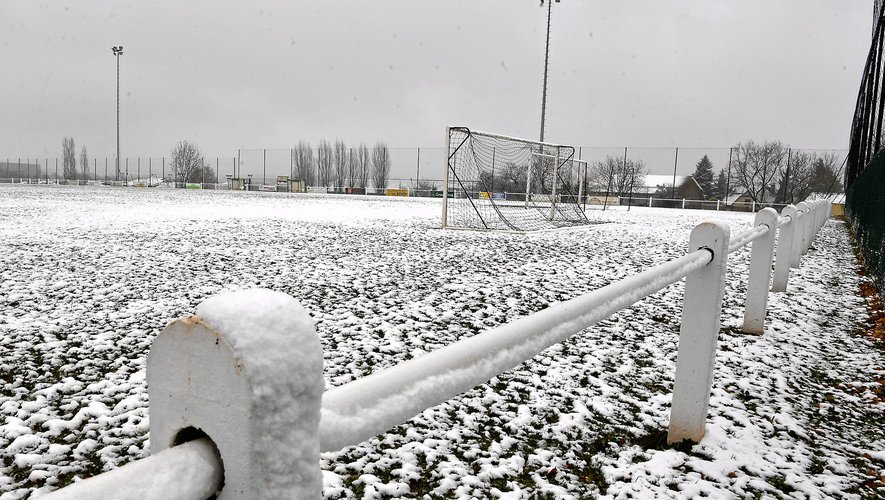 La neige et les températures négatives de cette fin de semaine pourraient avoir raison de la pratique du football en Aveyron.