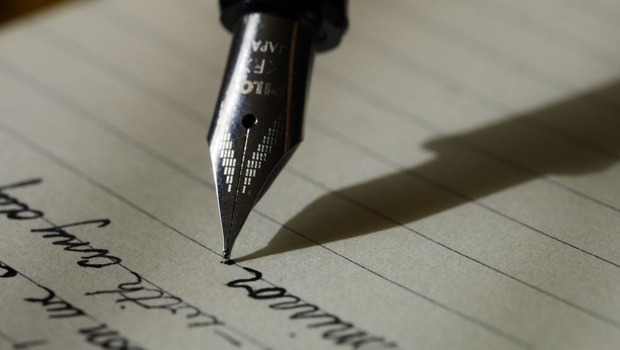 S’il est prouvé que la vitesse de frappe au clavier est nettement supérieure à celle de l’écriture manuscrite, pas question pour les spécialistes de renoncer totalement à écrire sur papier.