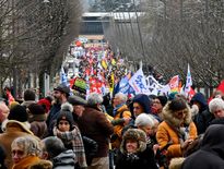 Une marée humaine sur l'avenue Victor-Hugo.