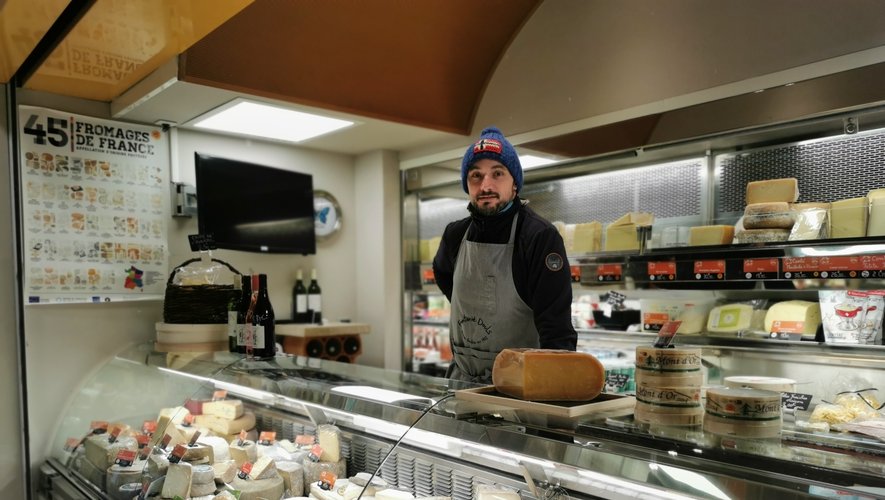 Au sein de sa crémerie située Passage du Mazel, Mathieu Douls propose plus de 250 variétés de fromages français et européens,