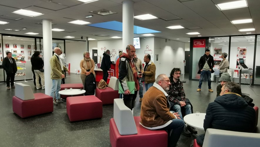 Une quinzaine de personnes ont participé à la 3e édition du "Café emploi numérique" organisé à la Maison de la Région de Rodez.