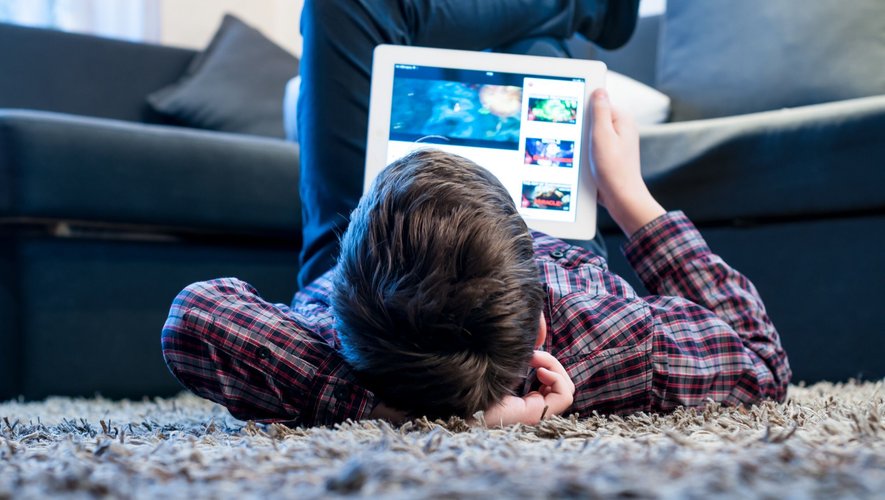 87% des parents français autorisent leurs enfants à utiliser Internet jusqu'à 4h par jour.