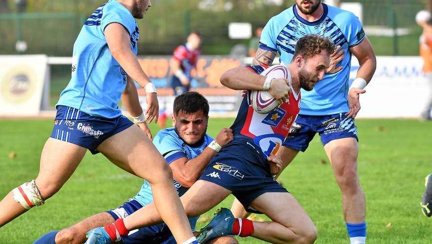 MAILLOT RUGBY U.V.C. XIII VILLEFRANCE DE ROUERGUE porté 18 PROACT MAILLOT RUGBY U.V.C. XIII VILLEFRANCE DE ROUERGUE porté 18 PROACT