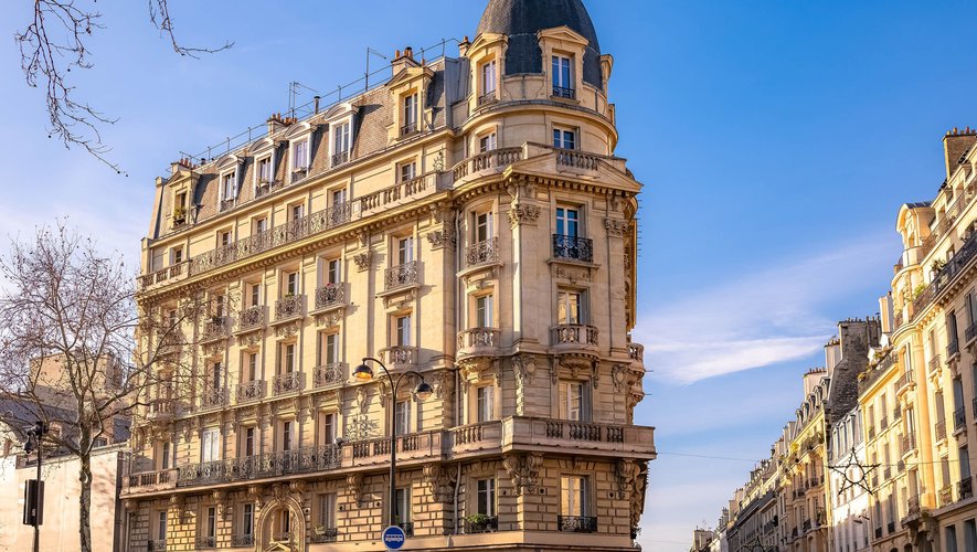 A Paris, les quartiers les plus prisés des étrangers, comme le Marais ou les alentours de l'Arc de triomphe et de la Tour Eiffel, ont été les plus demandés.