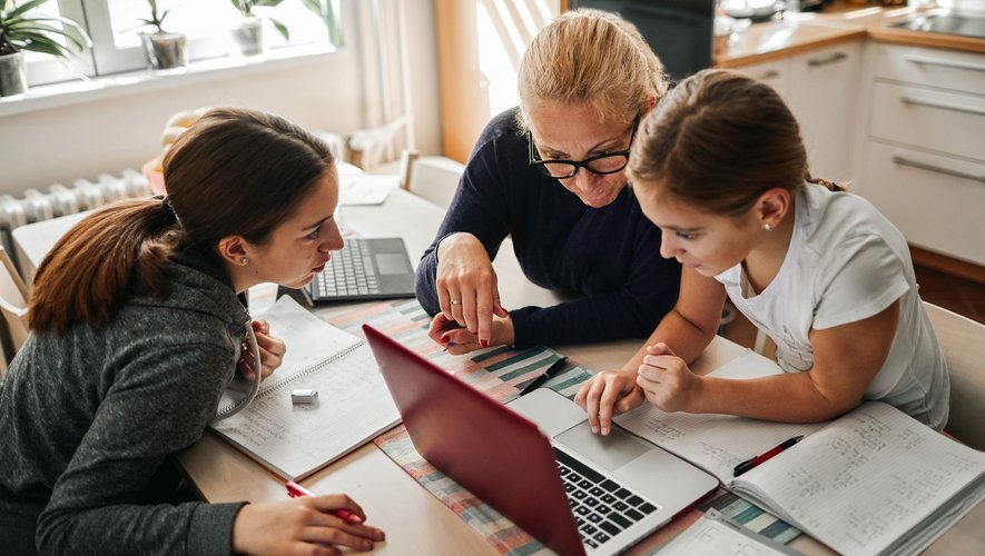 Les parents doivent pouvoir sensibiliser leurs enfants sur les risques liés à leurs activités en ligne.