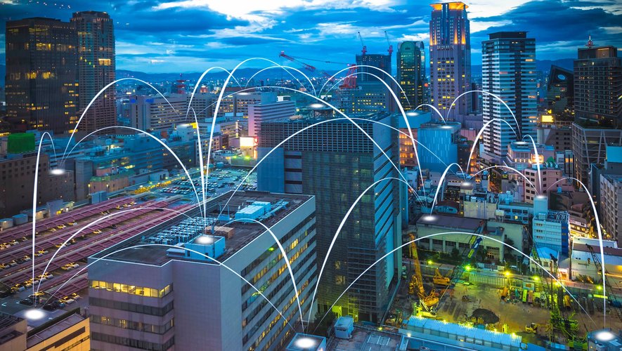 Un nouveau protocole devrait permettre d'optimiser le suivi des villes intelligentes (ici Osaka, au Japon).