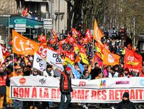 Une grève totale est envisagée dès le 7 mars 2023 par l'intersyndicale en France.