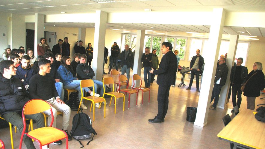 L’intervention du proviseur François Malgouyres devant les lycéens.