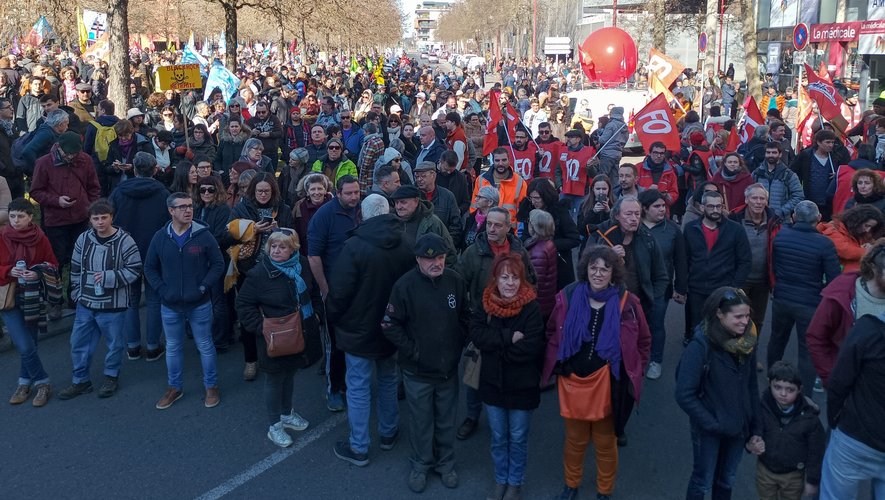 Journée de mobilisation réussie à Rodez pour les organisateurs qui ont annoncé 22 500 personnes, 8 000 selon la police.