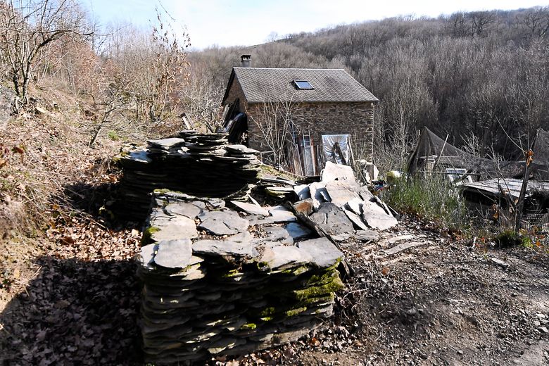 Le domicile de Georges Meichler, situé dans un bois entre Brasc et Coupiac, n’est pas accessible en voiture. Des parties de son corps y auraient été retrouvées en fin de semaine dernière. Mais impossible à ce jour de dire si le meurtre a été commis ici…