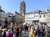 Partie de la place de la Cité, la manifestation organisée ce jeudi 16 février à Rodez s'est achevée place de la préfecture.