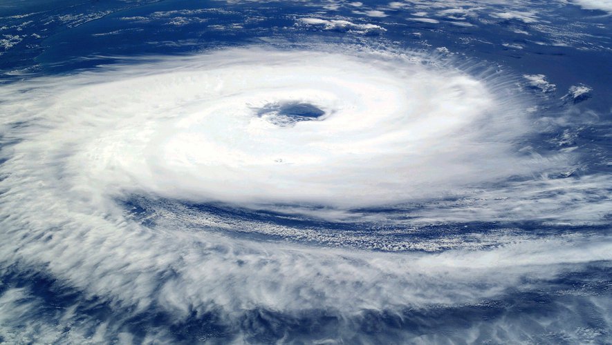 Le cyclone Freddy travers l'océan Indien : la Réunion le surveille de près.
