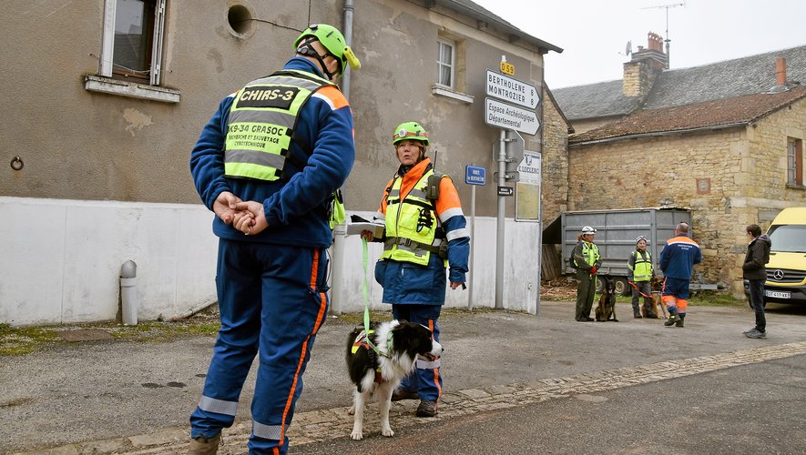 Les équipes cynophiles de la protection civile à l’entraînement, hier dans l’Aveyron