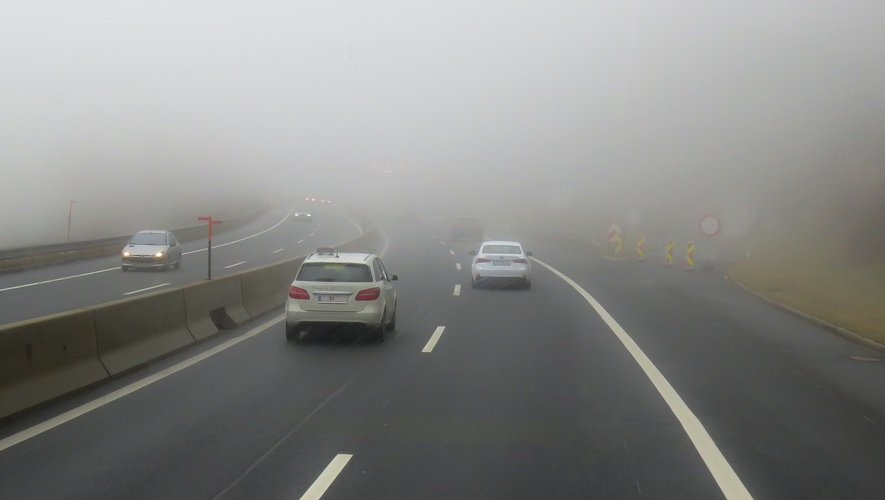 Un brouillard dense et givrant recouvre une partie de l'Aveyron ce samedi.