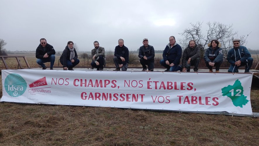 Une dizaine de banderoles ont fleurir au bord des routes de l'Aveyron d'ici lundi 27 février.