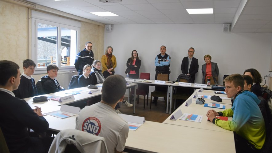 Des vacances studieuses pour dix jeunes Aveyronnais qui effectuent le service national universel, ici à Salles-la-Source.