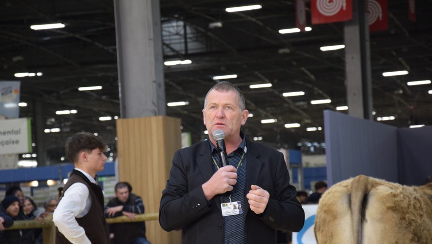 Yves Chassany, le président de l’Upra aubrac, durant la présentation des animaux qui ont participé au Concours général agricole.