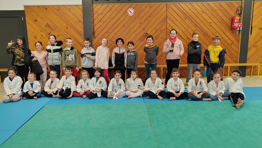 les enfants du centre de loisirs de Gages découvrent pour une première fois le judo