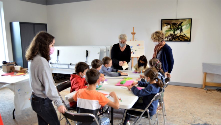 Les enfants de l’école continueront leur éducation artistique grâce à l’accueil  et aux différents ateliers que leur proposeront les artistes.