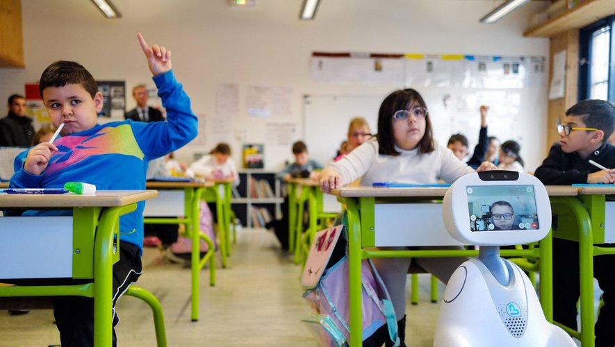 Dans l'académie de Lyon, 23 robots assistent des élèves du primaire et du secondaire.