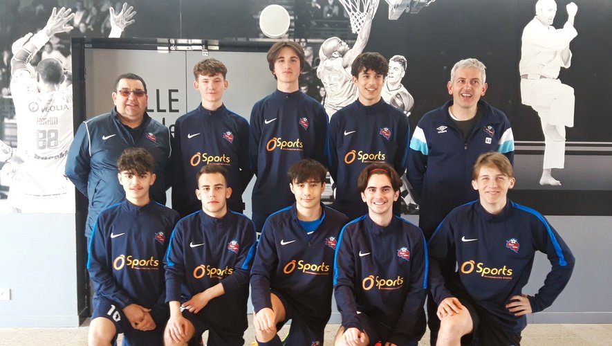 L’équipe U17 qui a remportéle challenge Futsal.