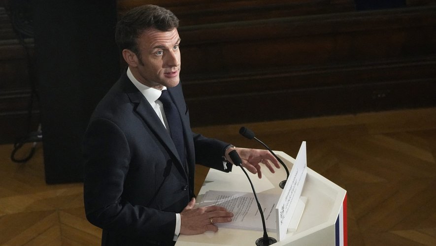 Emmanuel Macron a souhaité que l'inscription de l'IVG dans la Constitution soit faite "dans les prochains mois", ce mercredi 8 mars.