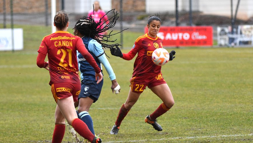 Sofia Guellati a manqué l’occasion d’égaliser dans les dernières secondes face au Havre, hier, en voyant son penalty arrêté par la gardienne adverse.