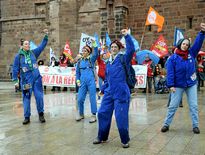 Poings levés, les "Rosies" aveyronnaises créent l’évènement à chaque manifestation commepartout en France.