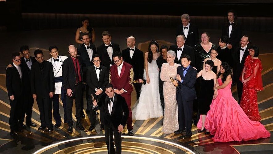 "Everything Everywhere All At Once" a récolté sept Oscars, dont celui de meilleur réalisateur pour Daniel Scheinert et Daniel Kwan.