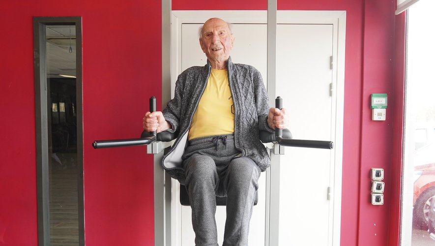 Jean Robert, âgé de 92 ans, se rend trois fois par semaine à la salle de sport Movida.