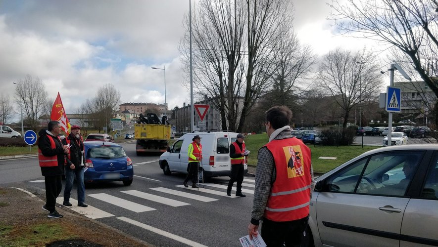 Opération tractage ce mercredi matin à Rodez avant la manifestation prévue devant la gare.