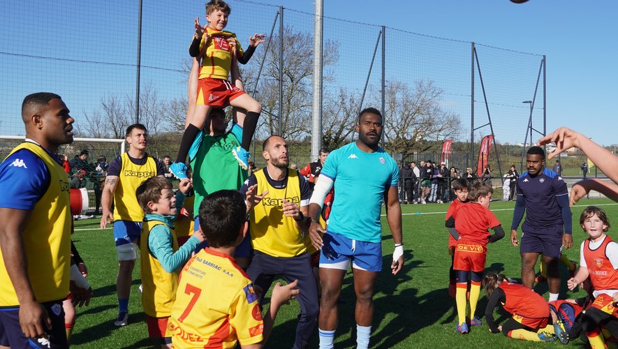 Les Castrais ont joué le jeu avec les enfants, pour leur faire vivre un moment inoubliable.