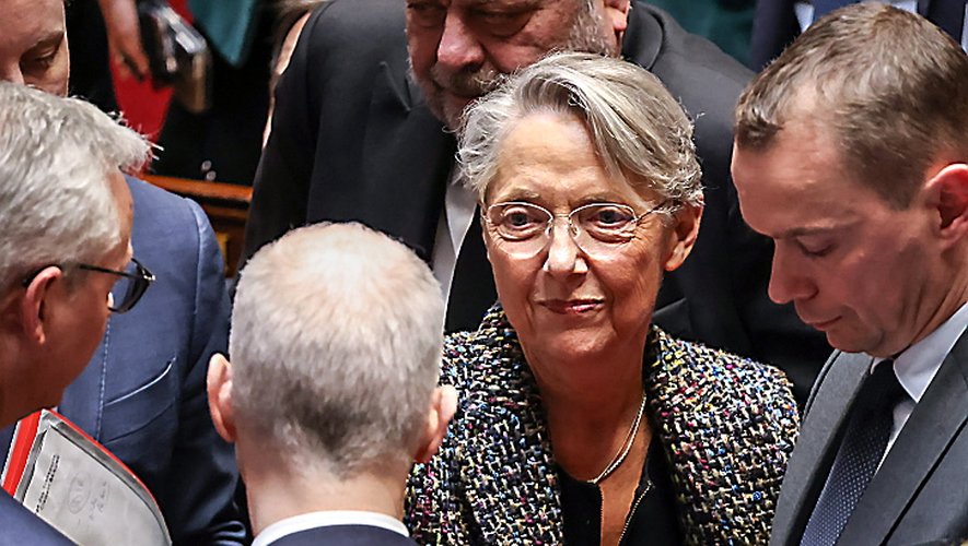 Elisabeth Borne et ses ministres face aux motions de censure.