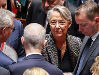 Elisabeth Borne et ses ministres face aux motions de censure.