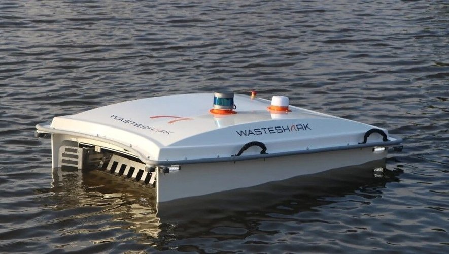 Le Water Shark, est un robot électrique intelligent capable de nettoyer l'eau.