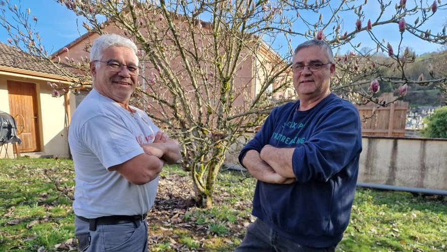 Antoine, 60 ans (à gauche) a rendu visite à son ami Serge, 59 ans, à Aubin, pour parler retraite.