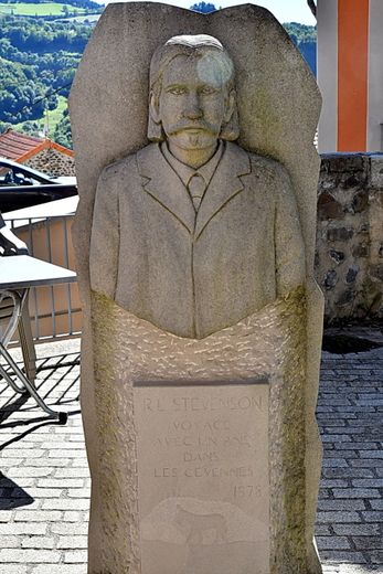 La stèle de Stevenson au Monastier-Sur-Gazeilles.