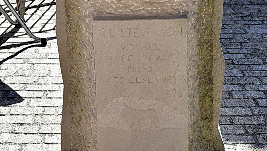 La stèle de Stevenson au Monastier-Sur-Gazeilles.