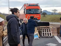 La RN 88 est bloquée au rond-point de Lapanouse à Séverac-d'Aveyron