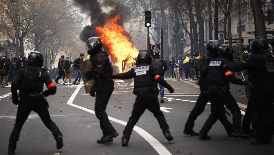 Ce jeudi, des affrontements avec les forces de l'ordre se sont généralisées en France