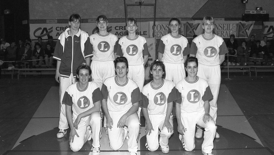 Première saison en N1A, 1992-93. (Debout, de gauche à droite). Mariola Pawlak-Kudlak, Zora Brziakova, Myriam Boyer, Laurence Lacombe et Caroline Combelles. (Accroupi, de gauche à droite). Delphine Bressolin, Valérie Roman, Myriam Vaur et Chrystel Vayssière. Absents : Jean-Paul Pupunat (coach), Josiane Vaur (assistante) et Christine Buchet.
