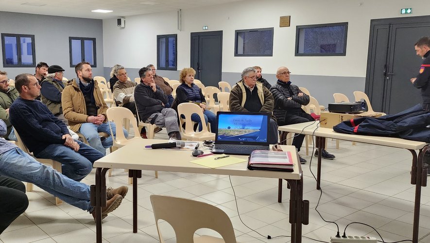 Le capitaine Rouquette est venu expliquer l’importance du débroussaillement.