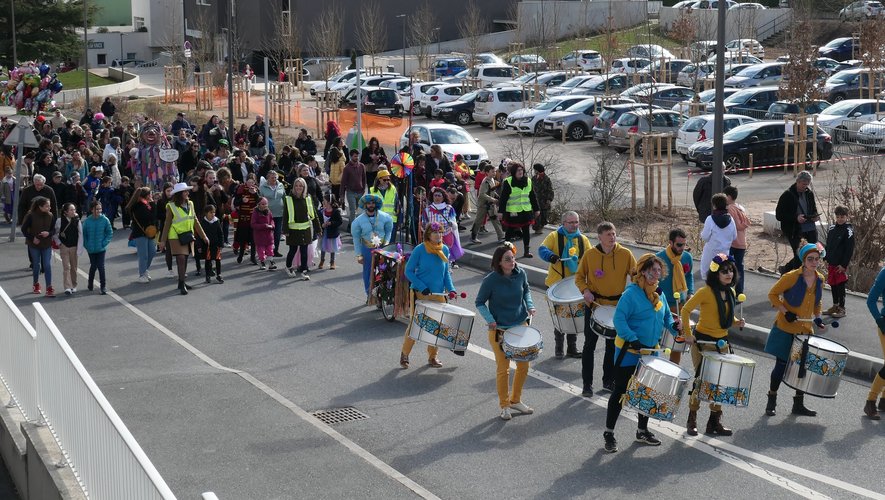 Les participants à ce défilé carnavalesque au départ de l’espace St-Exupéry.