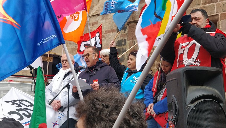 Prise de parole de David Gistau, aux côtés de l'intersyndicale aveyronnaise, lors de la manifestation du 31 janvier.
