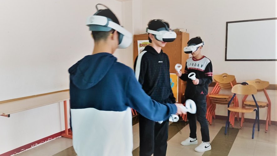 Simulation de tri avec des casques de réalité virtuelle.