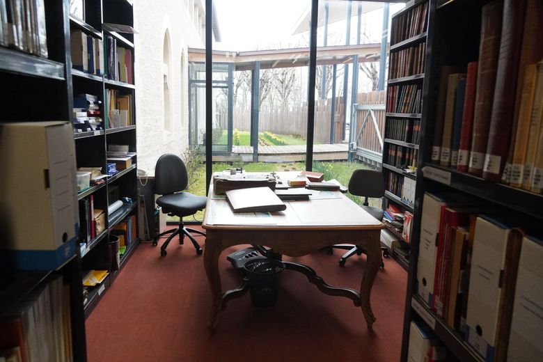 La salle de lecture est composée d'environ 20 000 ouvrages.
