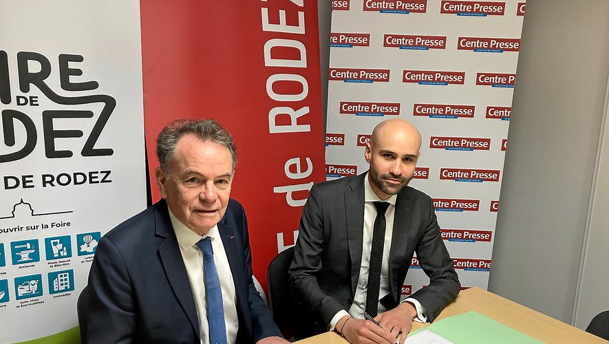 Christian Teyssèdre, maire de Rodez, et Jean-Benoît Baylet, directeur général du groupe Midi Libre et Président directeur général de Centre Presse ont signé la convention de partenariat.