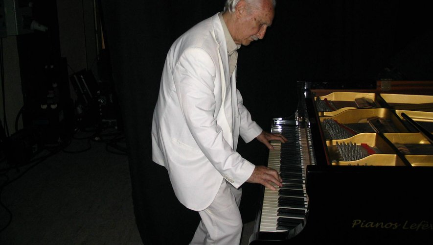 Jean Meyniel jouait très bien du piano. Il était attaché à sa ville  et au monde du jazz.